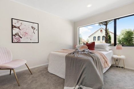 Photo of property in 7 Spencer Road, Oteha, Auckland, 0632