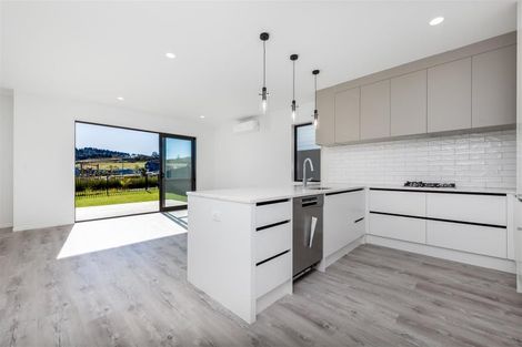 Photo of property in 8 Paparahi Place, Wainui, 0992