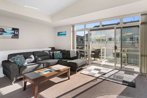 Photo of property in 4/47 Marine Parade, Mount Maunganui, 3116