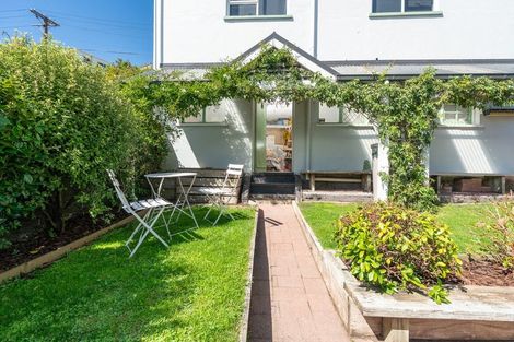 Photo of property in 16 Hawker Street, Mount Victoria, Wellington, 6011
