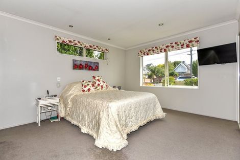 Photo of property in 1/220 Avonhead Road, Avonhead, Christchurch, 8042