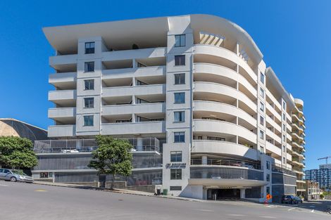 Photo of property in 22 Beresford Street, Bayswater, Auckland, 0622