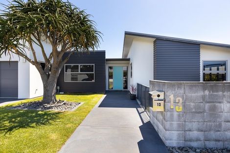 Photo of property in 13 Montrose Place, Highlands Park, New Plymouth, 4312