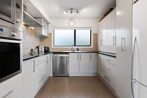 Photo of property in 2/12 Santa Monica Place, Goodwood Heights, Auckland, 2105