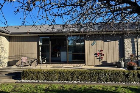 Photo of property in 12 Masham Road, Broomfield, Christchurch, 8042