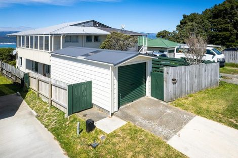 Photo of property in 9a Edgecombe Street, Newlands, Wellington, 6037
