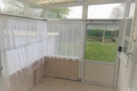 Photo of property in 16 Victory Place, Aramoho, Whanganui, 4500