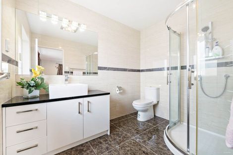 Photo of property in 1 Sunshine Lane, Flat Bush, Auckland, 2019