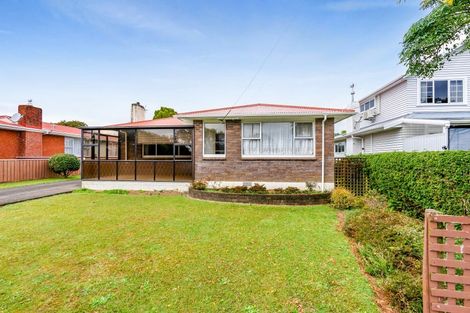 Photo of property in 38 Cowling Road, Hurdon, New Plymouth, 4310