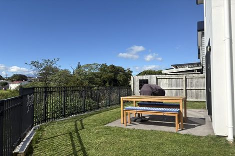 Photo of property in 12a Discovery Place, Marfell, New Plymouth, 4310