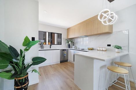 Photo of property in 2/26 Dale Crescent, Pakuranga, Auckland, 2010