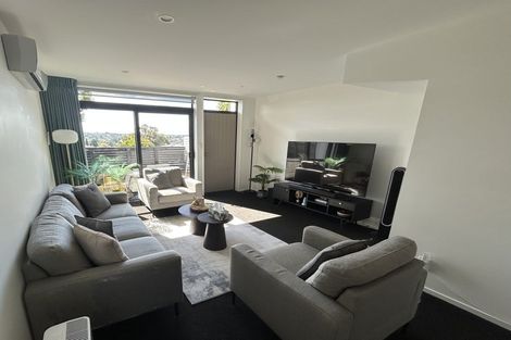 Photo of property in 5/15 Chivalry Road, Glenfield, Auckland, 0629