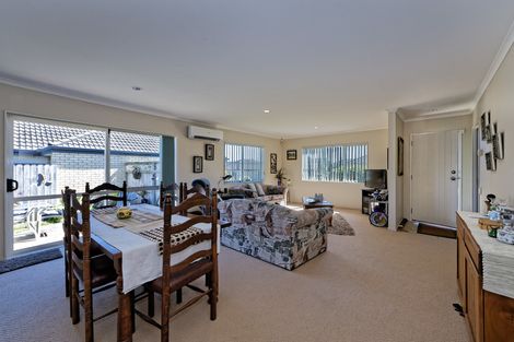 Photo of property in 37 Espalier Drive, Henderson, Auckland, 0612