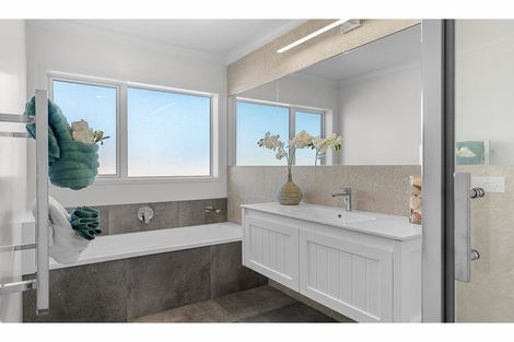 Photo of property in 37 Weka Street, Mangawhai, 0505