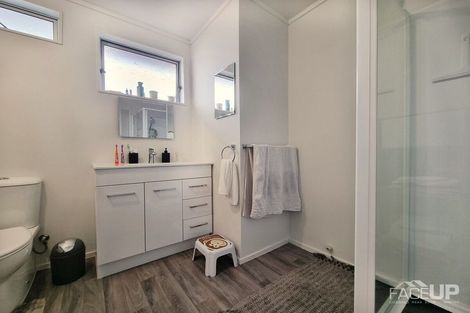 Photo of property in 2/10 Kemp Road, Massey, Auckland, 0614