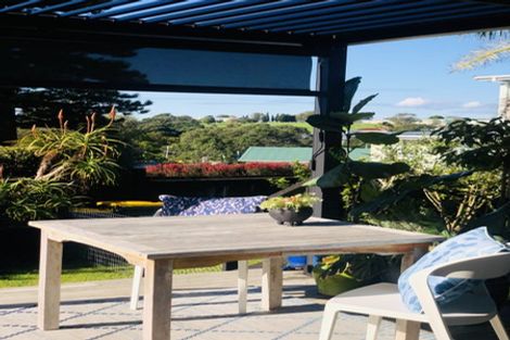 Photo of property in 15 Old Lake Road, Narrow Neck, Auckland, 0624