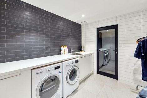 Photo of property in 14a Stanley Point Road, Stanley Point, Auckland, 0624