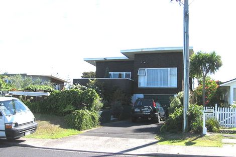 Photo of property in 1/60 Woodlands Crescent, Browns Bay, Auckland, 0630