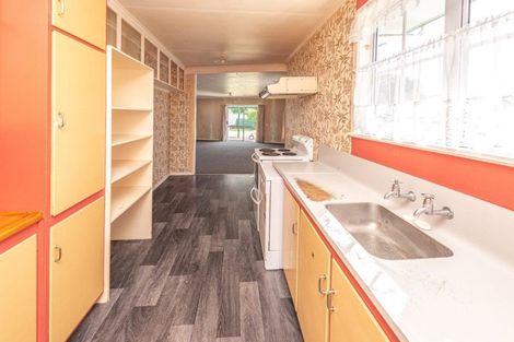 Photo of property in 2 Kotuku Street, Castlecliff, Whanganui, 4501