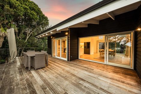 Photo of property in 47 Masterton Road, Rothesay Bay, Auckland, 0630