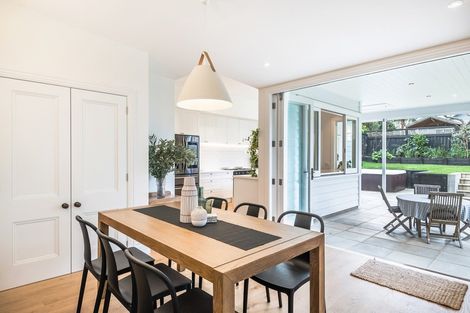 Photo of property in 36 Old Lake Road, Narrow Neck, Auckland, 0624