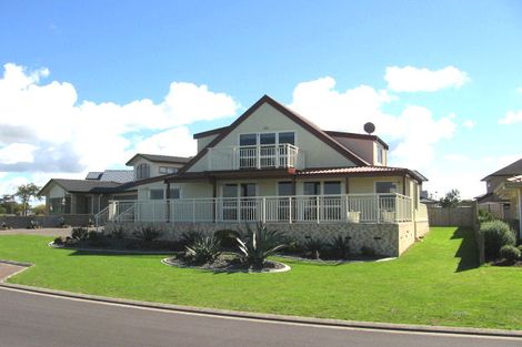 Photo of property in 12 Longbush Road, Te Atatu Peninsula, Auckland, 0610