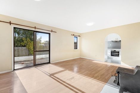 Photo of property in 2/25 Ballater Place, Highland Park, Auckland, 2010