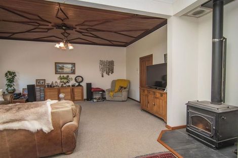 Photo of property in 72 Timaru Road, Waimate, 7924