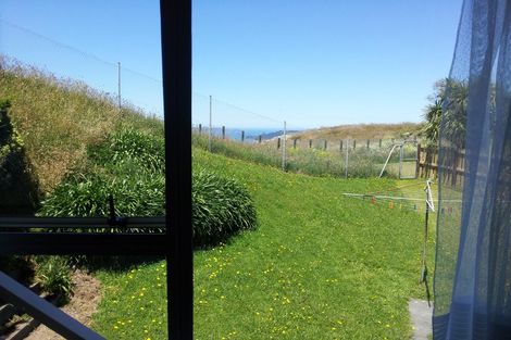 Photo of property in 45a Edgecombe Street, Newlands, Wellington, 6037