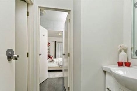 Photo of property in 4 Owl Court, Unsworth Heights, Auckland, 0632