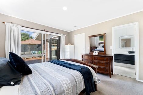 Photo of property in 79 John Downs Drive, Browns Bay, Auckland, 0630