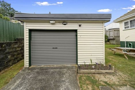 Photo of property in 25 Mexted Terrace, Tawa, Wellington, 5028