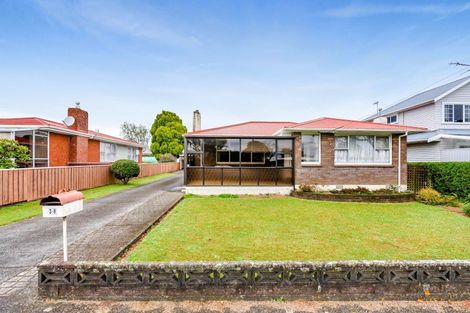 Photo of property in 38 Cowling Road, Hurdon, New Plymouth, 4310