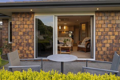 Photo of property in 8 Margaret Alice Close, Whalers Gate, New Plymouth, 4310