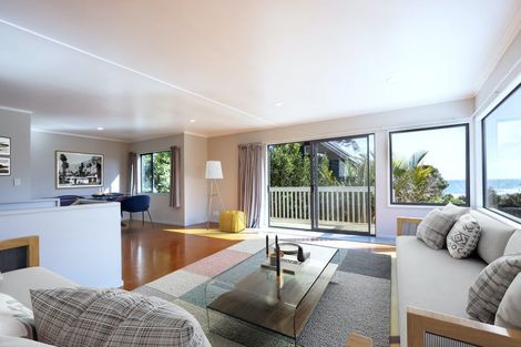 Photo of property in 19 Rayner Road, Piha, New Lynn, 0772