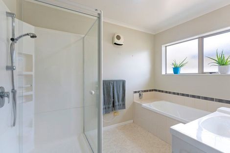 Photo of property in 106 Weggery Drive, Waikanae Beach, Waikanae, 5036