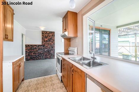 Photo of property in 30 Lincoln Road, Henderson, Auckland, 0610