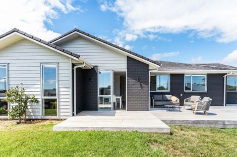 Photo of property in 11 Waikohi Avenue, Glenbrook, Waiuku, 2681