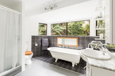 Photo of property in 53 Rimu Road, Oratia, Auckland, 0604