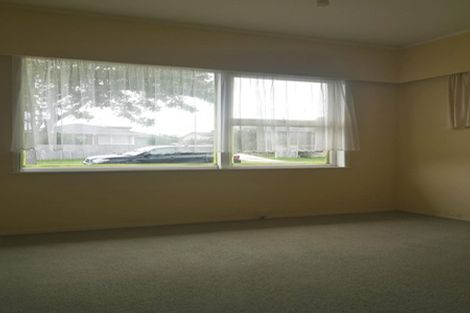 Photo of property in 1/2 Yacht Place, Bucklands Beach, Auckland, 2012