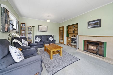 Photo of property in 25 Mexted Terrace, Tawa, Wellington, 5028