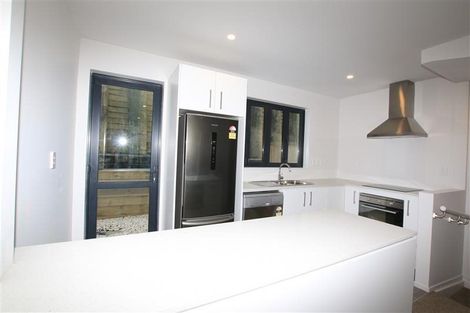 Photo of property in 2 Akeake Lane, Manurewa, Auckland, 2102