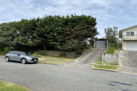 Photo of property in 10 Frances Street, Waikanae Beach, Waikanae, 5036