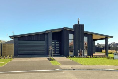 Photo of property in 82 Clark Road, Hobsonville, Auckland, 0616