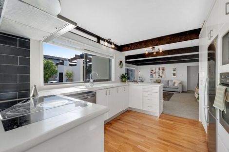 Photo of property in 7 Tabago Place, Half Moon Bay, Auckland, 2012