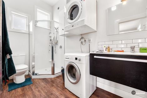 Photo of property in 1 Fairview Crescent, Kelburn, Wellington, 6012