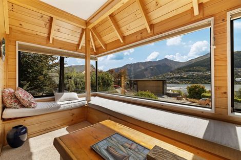 Photo of property in 20 Balmoral Drive, Kelvin Heights, Queenstown, 9300