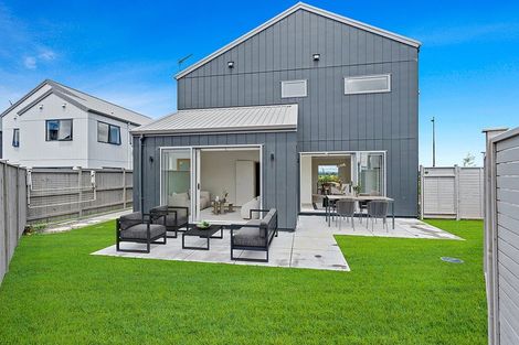 Photo of property in 39 Parkmore Drive, Rosehill, Papakura, 2113