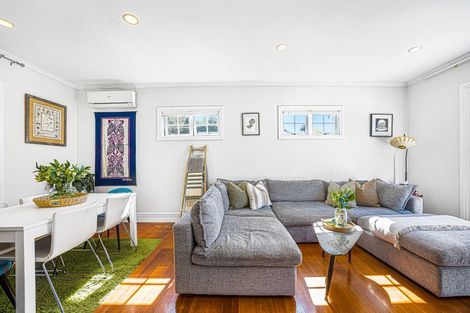 Photo of property in 4/14-26 Beach Road, Northcote Point, Auckland, 0627