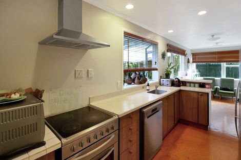 Photo of property in 7 Innes Way, Newlands, Wellington, 6037